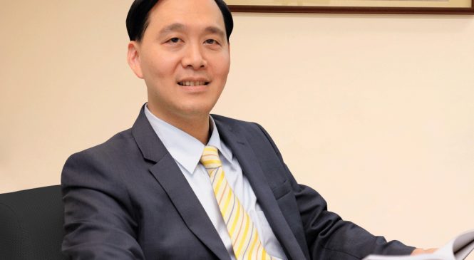 專訪中信金融管理學院校長》他如何讓大學從「關門」危機到註冊率100%?
