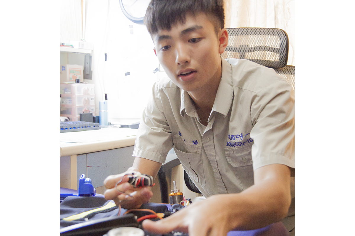 折翼網球夢 建中生當Maker自造電動車獲美國名校錄取！