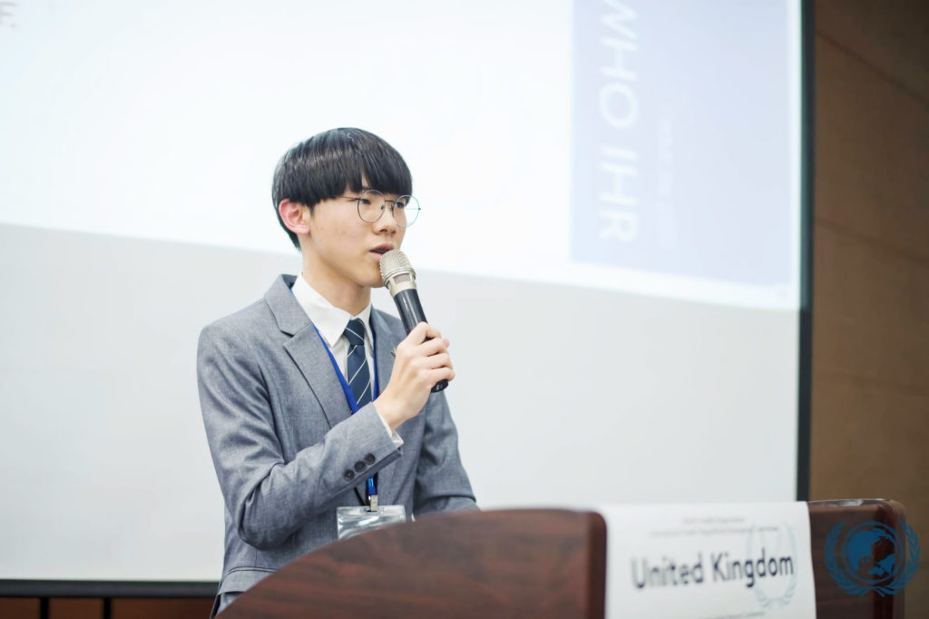 自學熱情加英語力，他赴澳留學、成新創公司實習生