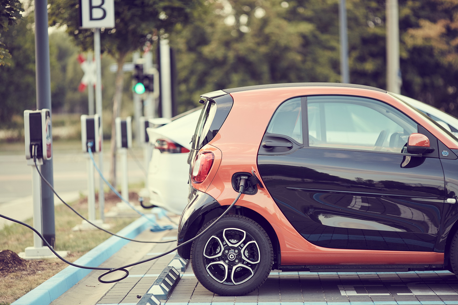 學英文 電動車正夯 要用electric Car還是electric Vehicle Englishok 中學英閱誌
